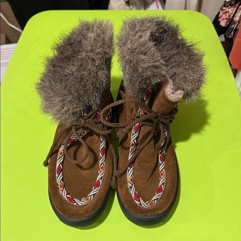 S.Bernardo Brown Fur-Lined Boots with Patterned Trim